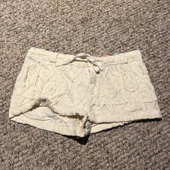 Lace shorts - Picture 2 of 3